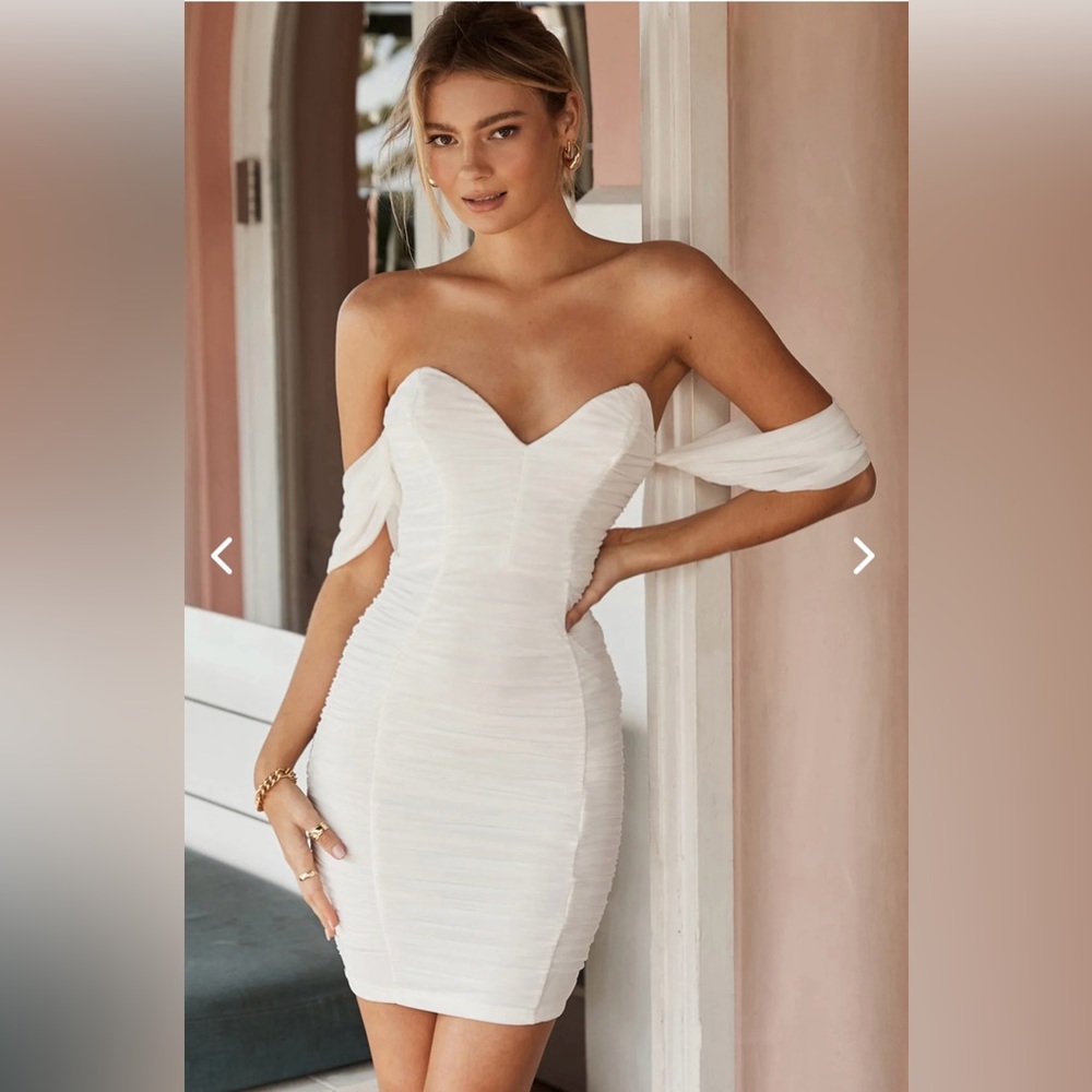 Selfie Leslie Draped Sleeve Sweetheart Neckline Ruched Dress (size M)